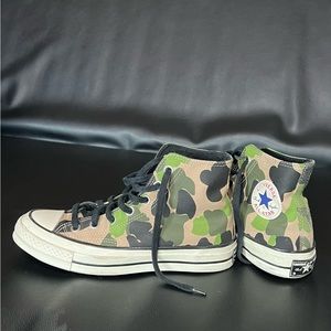 Gently worn Camo Converse. Men’s 5 1/2.